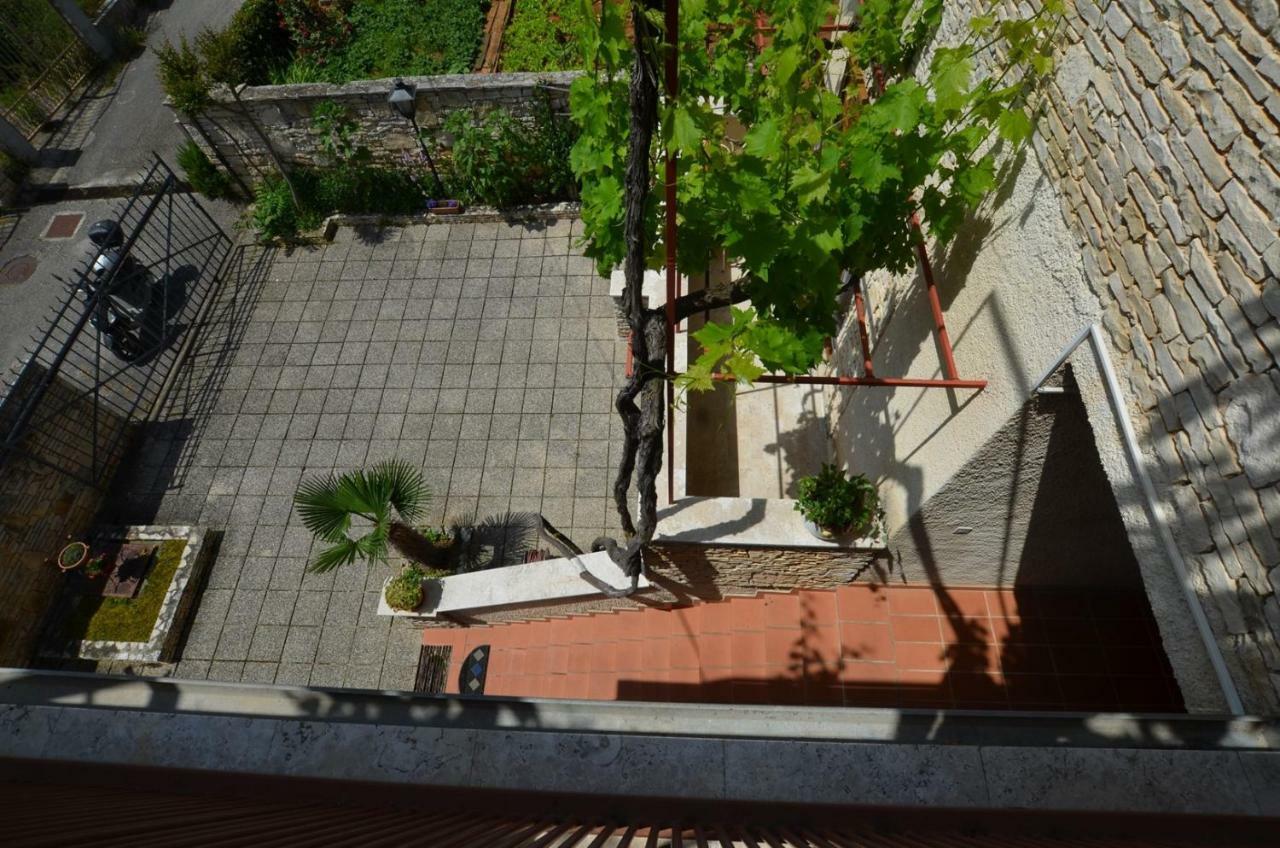 רוביני Galant Apartments מראה חיצוני תמונה