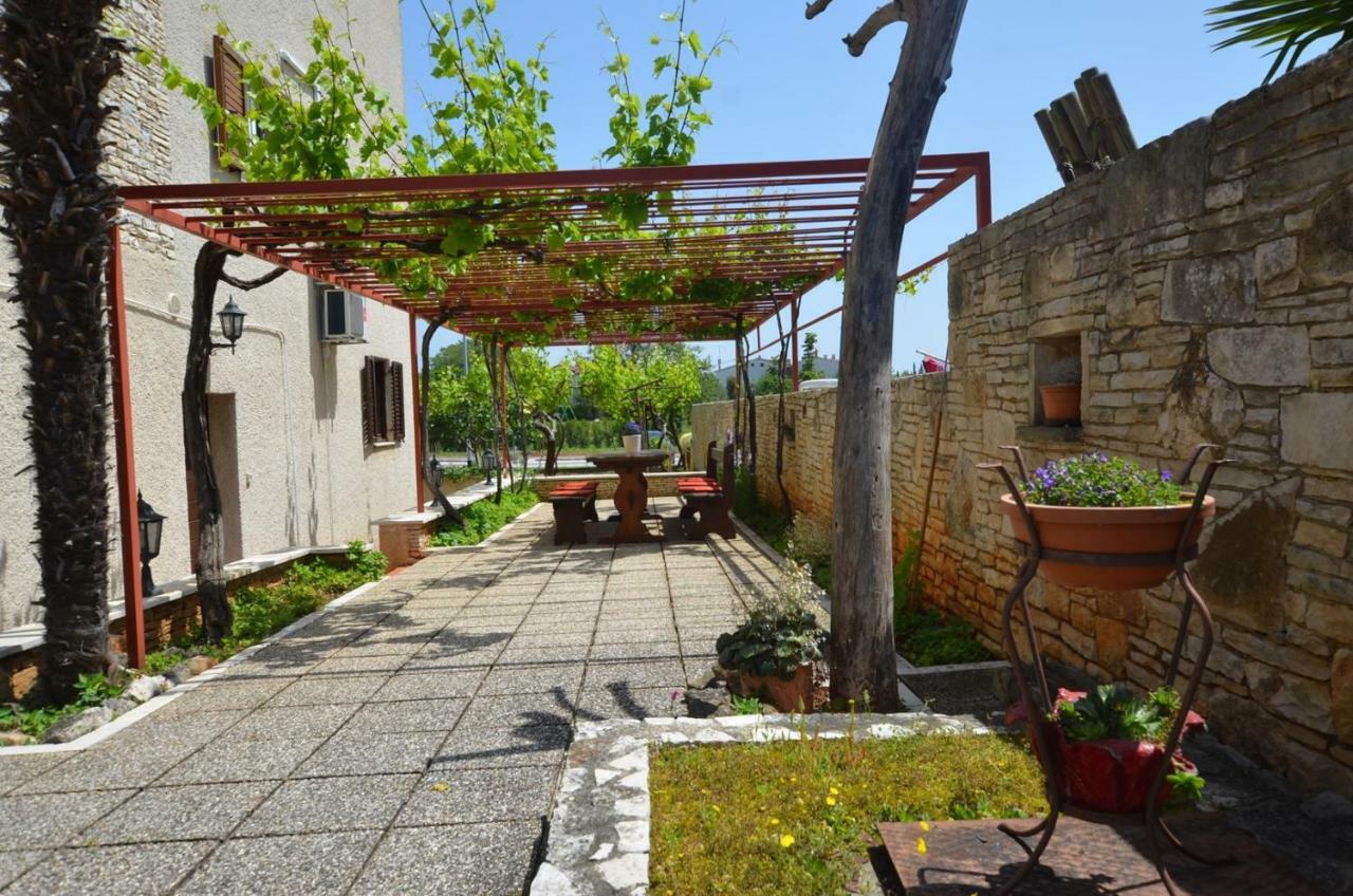 רוביני Galant Apartments מראה חיצוני תמונה